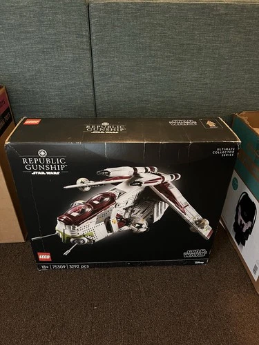 LEGO Star Wars: Republic Gunship (75309) New, Open Box Everything Sealed