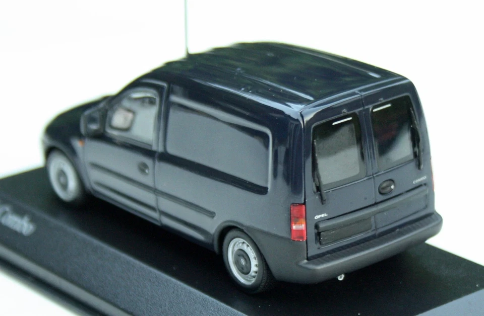 Opel Combo C Furgone Anno 2001-2003, Blu Scuro, Modello Minichamps In Scala 1:43 - Immagine 2 di 4