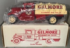 ERTL 1931 INTERNATIONAL GILMORE OIL TANKER COIN BANK DIECAST 1:34 SCALE - BOXED