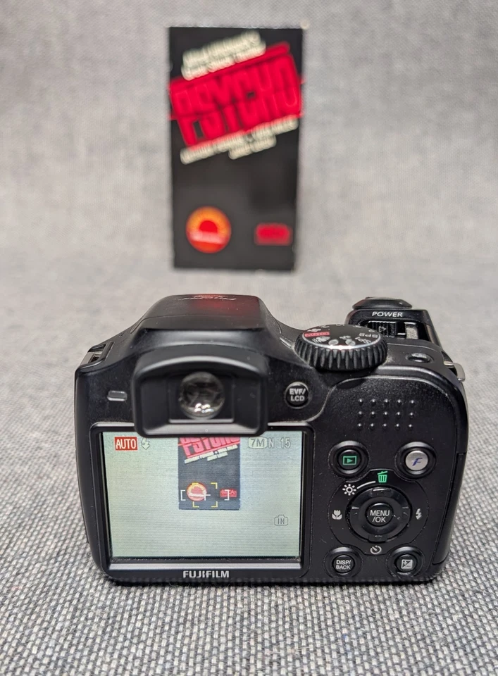 Fujifilm FinePix S700 10x Optical Zoom 7.1 Mega Pixel Digital Camera TESTED - Image 2 of 4