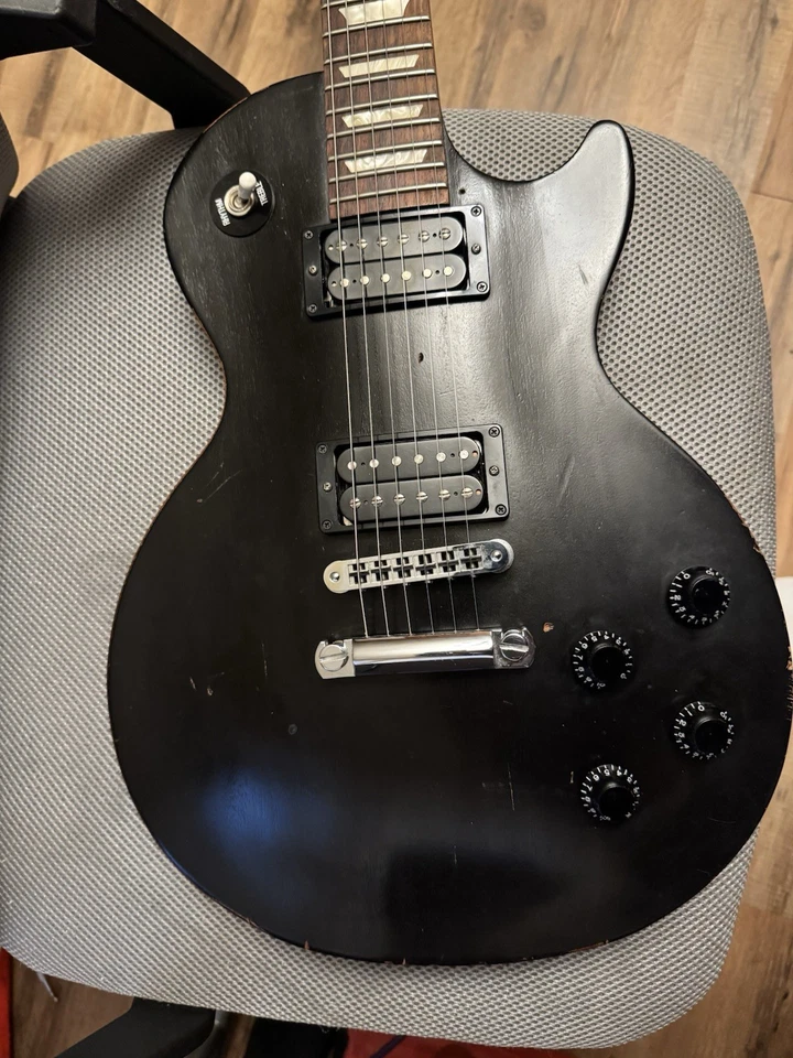 Gibson Les Paul studio 黑色褪色 2010 — 第 4/4 张图片