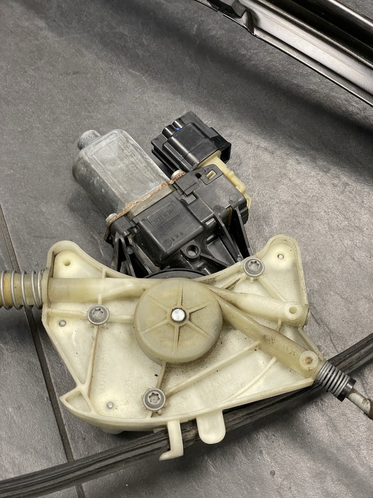 2014-2020 MASERATI QUATTROPORTE FRONT RIGHT DOOR WINDOW REGULATOR MOTOR OEM