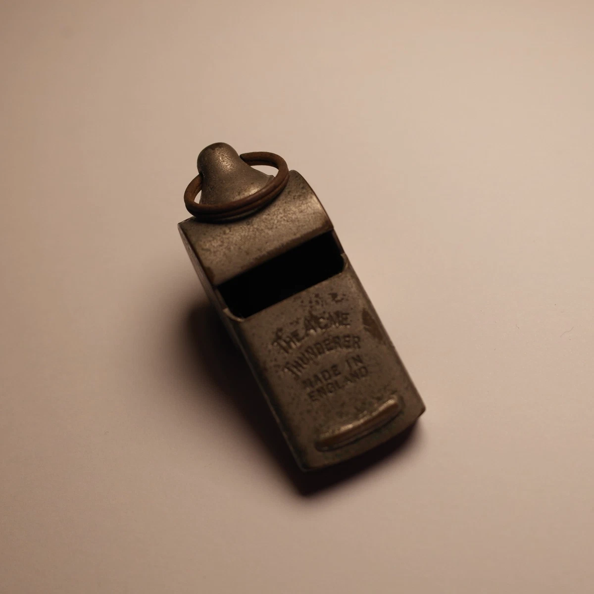 Sifflet de police vintage Acme Thunderer - France