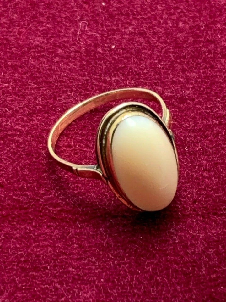 One Of A KIND. ANTIQUE 14K YELLOW GOLD ANGEL SKIN CORAL LADIE'S RING SIZE 9 - Image 3 of 4