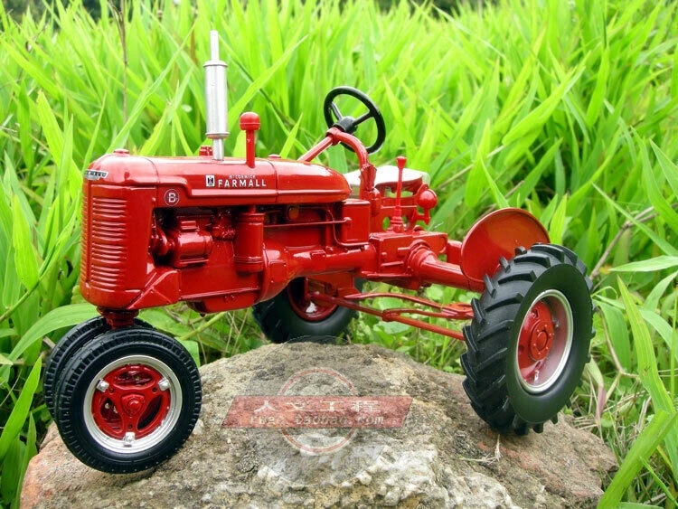 New 1:16 Scale Agricultural Tractor Farmall B Tracteur Diecast Display Model - Image 3 of 4