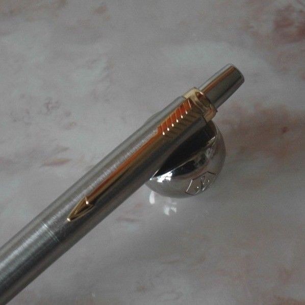 Stylo bille Parker en acier satiné massif vintage