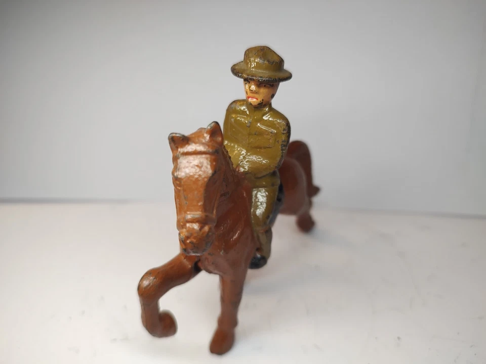 Caballería de hierro gris de EE. UU. Foto 3 de 3