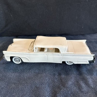 VINTAGE AMT 1958 LINCOLN CONTINENTAL 4DR. DEALER PROMO FRICTION MODEL CAR 1:25 !