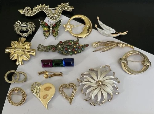Vtg Costume Jewelry Brooch Pin Lot 16 Gold Tone Enamel Rhinestone Glass