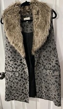 Jolt Long Vest Women’s Size L Animal Print Open Front Detachable Fur Collar Euc
