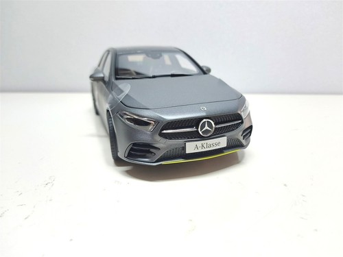 Mercedes-Benz Klasse A W177 Grigio opaco del 2018 - 1/18 Norev - Imagen 2 de 9