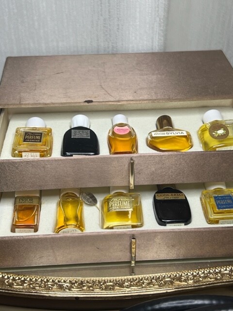 Shiseido gold collection perfume set 10 perfums. Vintage 1963