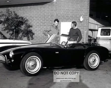 STEVE McQUEEN, CARROLL SHELBY AND A COBRA 289 ROADSTER CAR - 8X10 PHOTO (OC016)