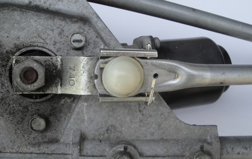 Fits Navara D40 and X-Trail T30 Windscreen Wiper Linkage Repair Channel Clip NI - Picture 2 of 5