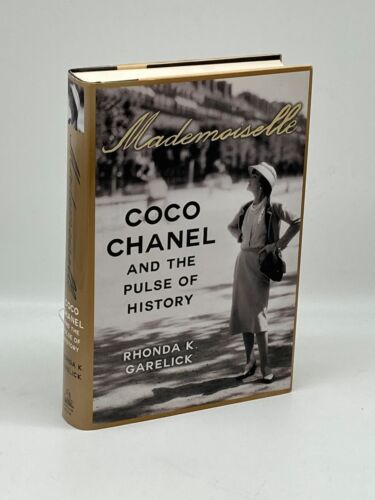Mademoiselle Coco Chanel and the Pulse of History - Afbeelding 1 van 1