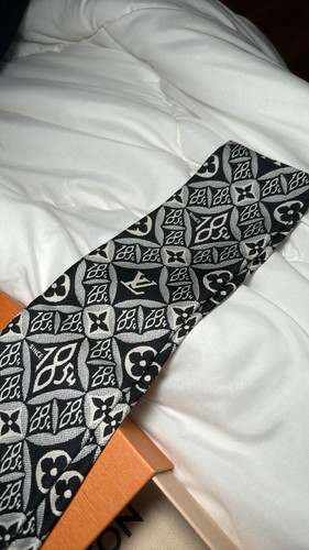 Louis Vuitton NWT Black Grey Monogram 100% Silk Since 1854 Bandeau Scarf - 第 3/5 張圖片
