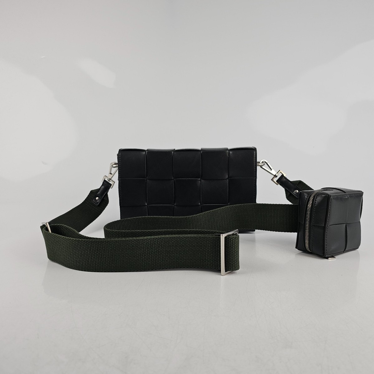 【BOTTEGA VENETA】CASSETTE BAG WITH VERSATILE STRAP BOTTEGA VENETA Cassette Medium Dark Green Versatile Strap