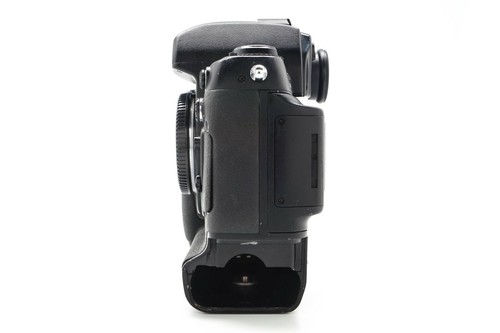 Nikon D1X 5.3MP F Mount Digital Camera Body - Picture 5 of 12
