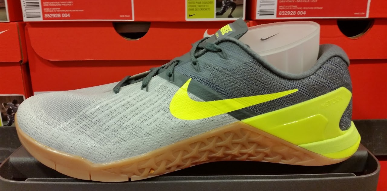 Gli uomini sono nike metcon 3 scarpa - grigio scuro / volt / pallido grigio Gli uomini sono nike metcon 3 scarpa - grigio scuro / volt / pallido grigio