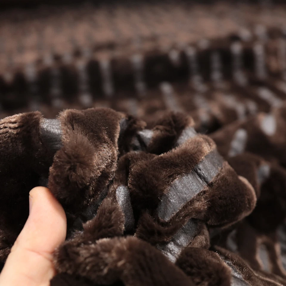 50cm Designer Kurzhaar Webpelz mit Streifen Mittelalter Pelz Fell Plüsch Stoff - Bild 3 von 3