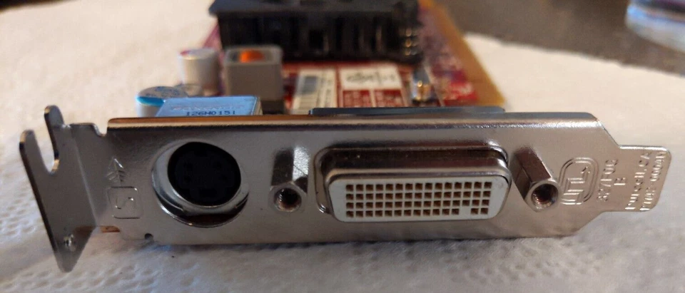 HP ATI Radeon SP584217-001 HD4550 512MB DDR3 PCIe x16 Video Card - Image 2 of 4