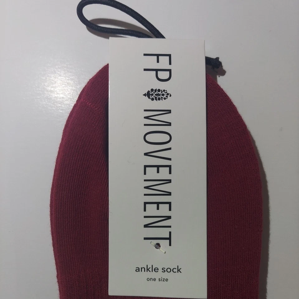 3 PARES - Calcetines tobilleros movimiento FP doble pila para mujer rojos Free People Foto 3 de 4