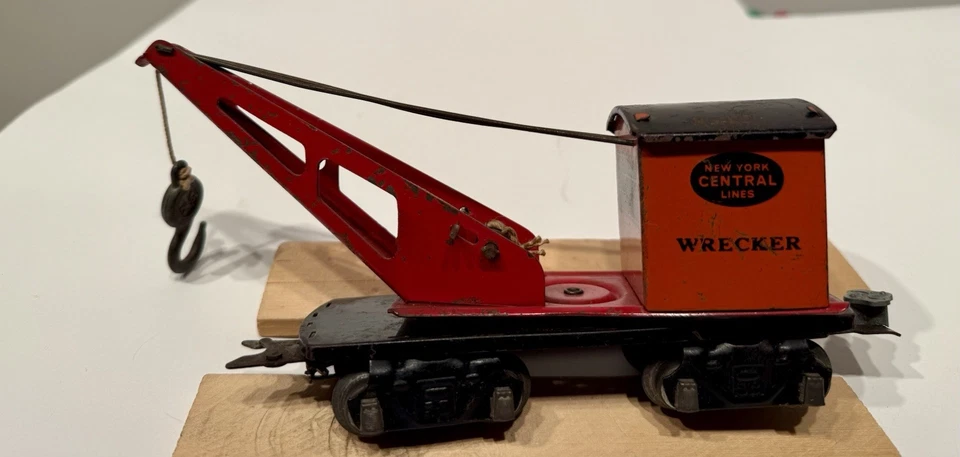 Marx 2550 NYC Wrecker Crane - Red Platform - 8 wheel - Auto Coupler - Image 2 of 4