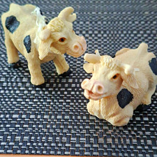 2x Kuh Dekofigur Bauernhof Sammlerfigur schwarz-wei&szlig; mit schwarzen Flecken