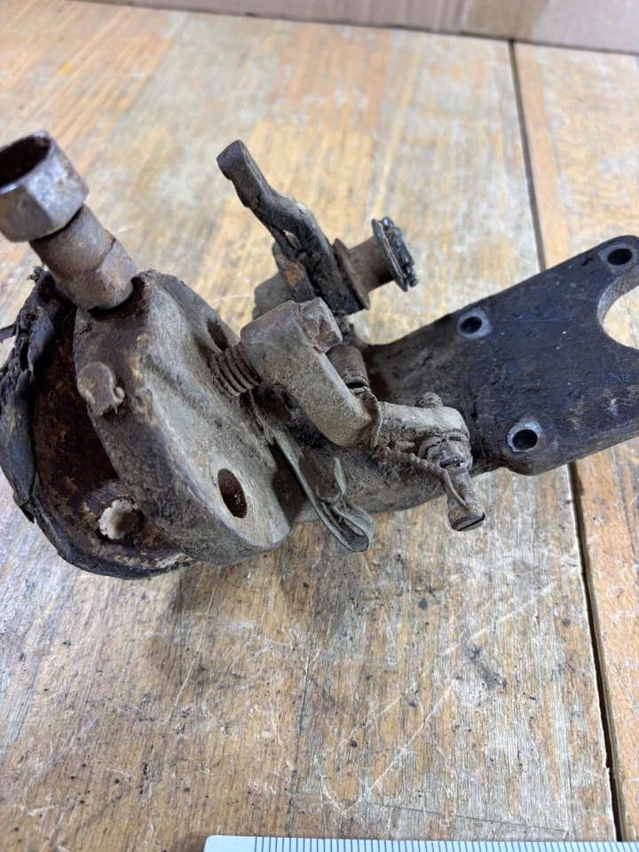 Soporte de bomba mezcladora de combustible IHC hp M Hit Miss motor de gasolina cosechadora internacional Foto 3 de 4