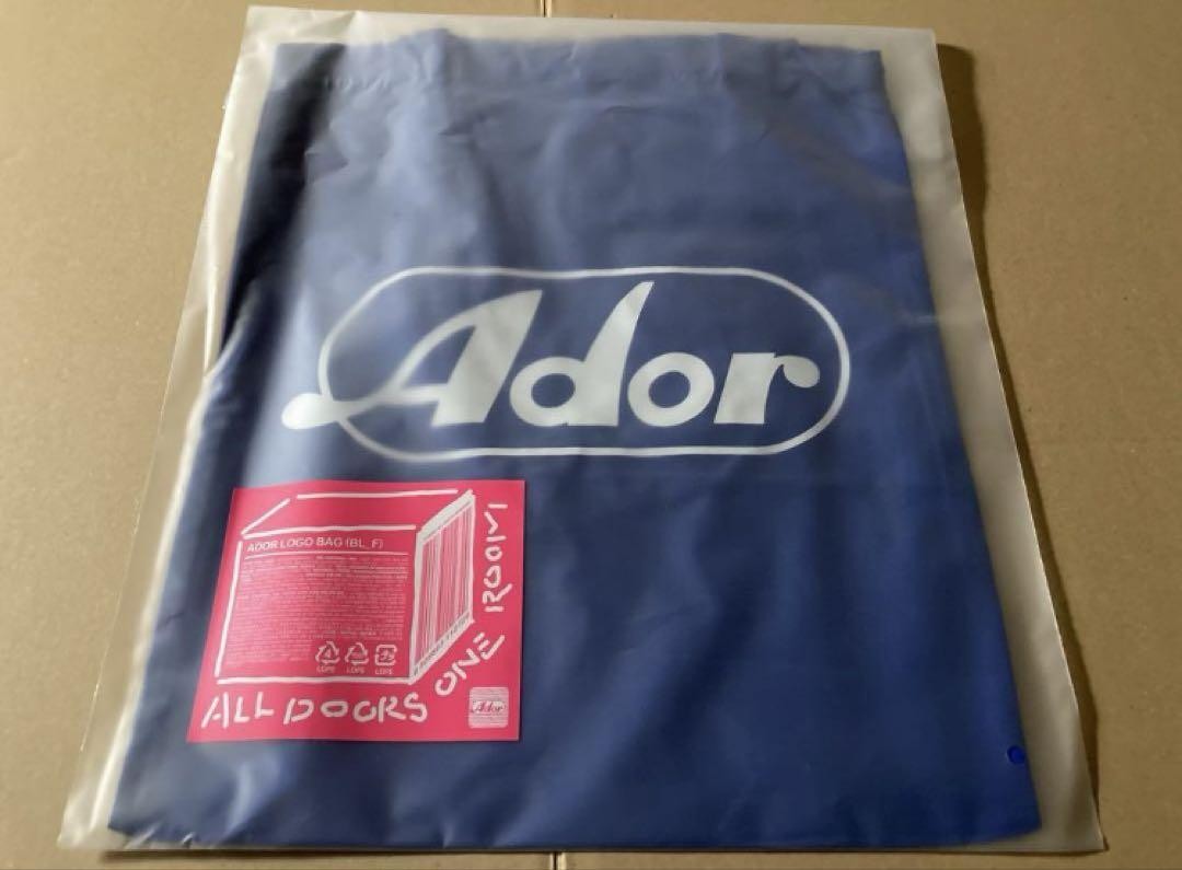 NewJeans Ador LOGO BAG ロゴバッグ トートバッグ　ブルー NewJeans Ador LOGO BAG ロゴバッグ トートバッグ ブルー