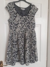 Ladies Embossed Dress Size L