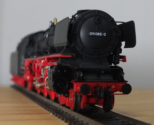 Liliput 101 09 HO gauge DB BR 01.10 Steam locomotive in black livery