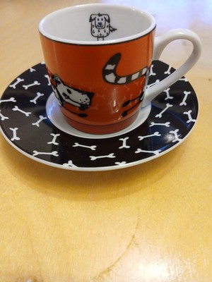Konitz Espresso Kaffeetasse Untertasse Hund jagt Katze Porzellan Kunst Vintage Germany