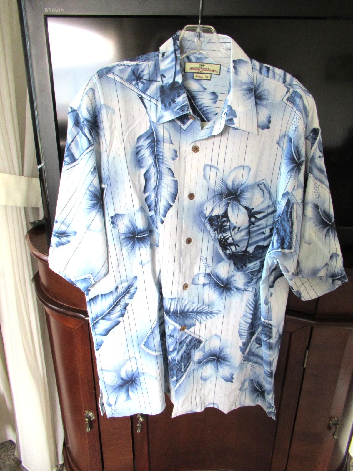 Tommy Bahama Silk Hawaiian Shirt Mens Large Blue Tropical Floral Vintage Fit
Opens in a new window o