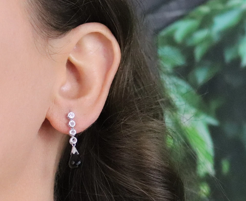 Висячие серьги из 10-каратного белого золота с натуральным белым топазом и ониксом 1 дюйм x 1/4 дюйма - Изображение 4 из 4