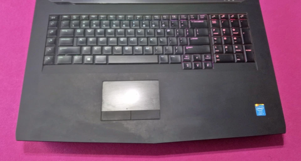 Laptop Dell Alienware 18 I7-4930mx 3.0-3.9Ghz 24GB 512GB SSD NVIDIA P4200 AX200 Foto 3 de 4