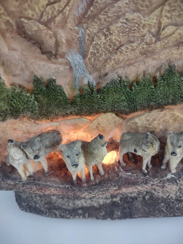 Light up Arrowhead shape Howling Wolf And Wold Pack 3D Figurine Night light lamp - Image 4 of 4