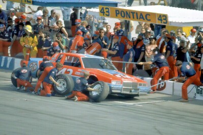 4x6 photo Richard Petty 1982 Daytona Pit Stop  - Free Shipping