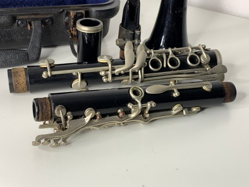 Selmer 1400 Clarinet w/Hardcase - Picture 7 of 9