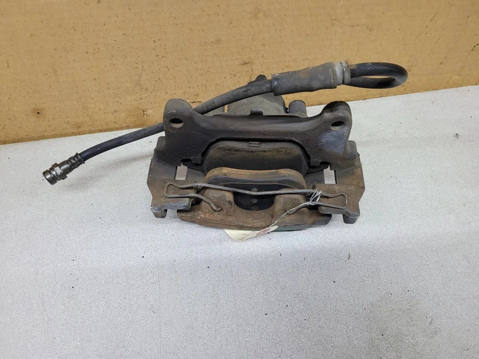 PINZA DE FRENO DELANTERA DERECHA VOLKSWAGEN PASSAT 2012-2014 OEM Foto 3 de 3