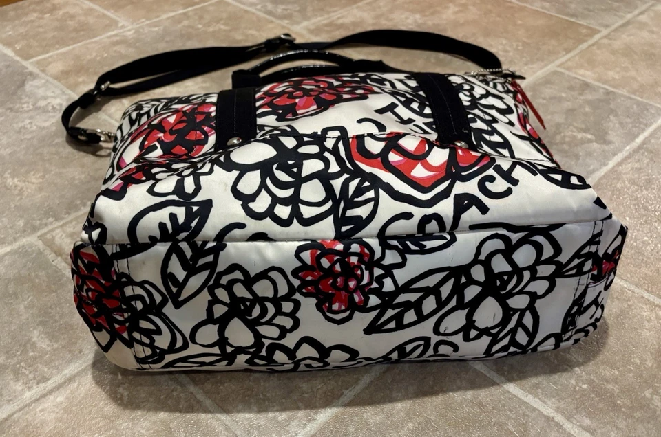 Coach Handbag - Poppy Daisy Floral Graffiti Kyra No C1194-F16914 Patent Leather - Image 3 of 4