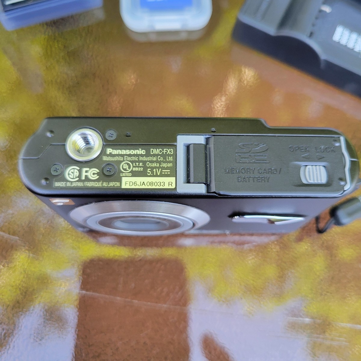 Panasonic DMC-FX3 コンパクトデジタルカメラ Panasonic LUMIX DMC-FX3 6.0MP Digital Camera - Silver for