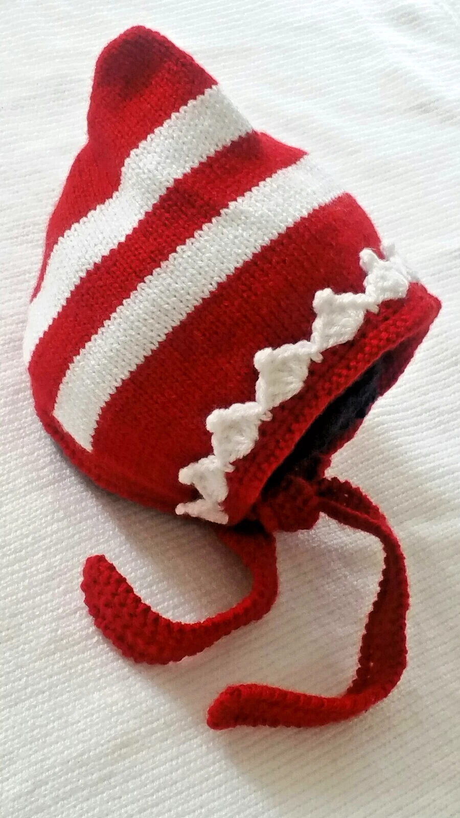 Hand Knitted Baby Bonnet Size 0- 36months Red White Tie Up Hat Xmas Festive Gift
