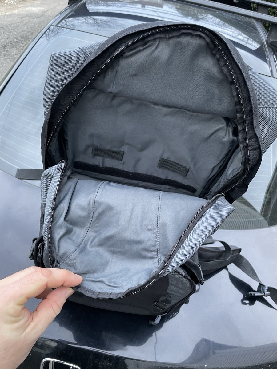 adventure 10 photo/laptop backpack model 5550 Tamrac 5550 Adventure 10 Backpack - fits cameras, lenses and laptop -  Excellent!