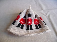 Merry Berries 100 cotton hat NWOT guards at Buckingham Palace on beige
