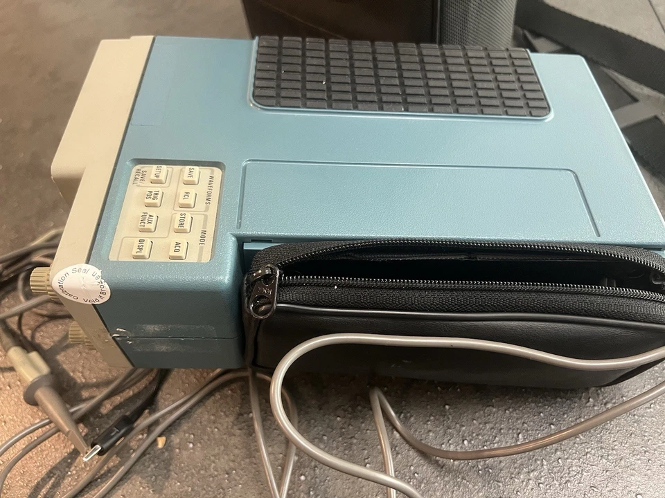 Tektronix Digital Oscilloscope (Model 222) with 12V Power Supply, Carrying Case - Image 4 of 4