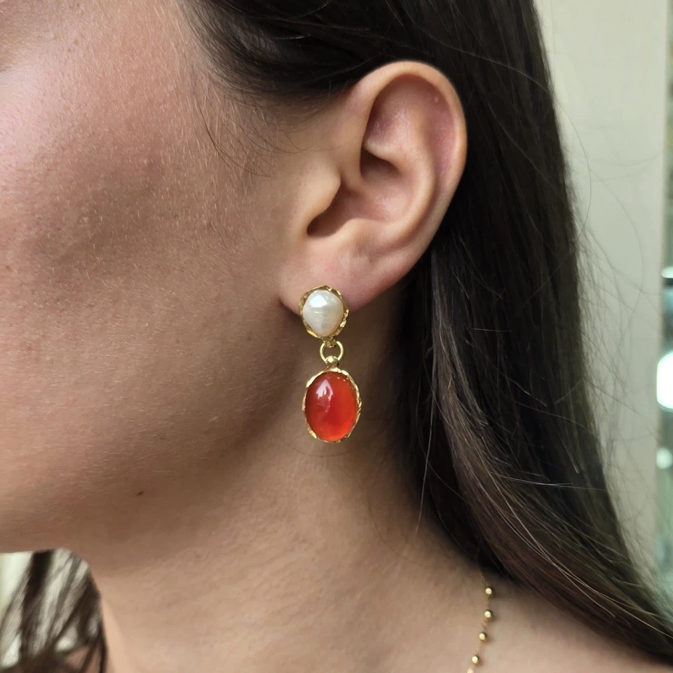 Orecchini Pendenti Con Perle Barocche, Corniola E Argento 925 Placcato In Oro - Immagine 2 di 4