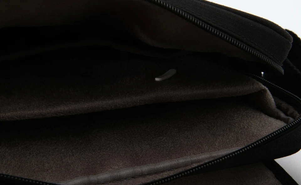 V7 TD21BLK Premium Messenger Bag for 10.1-Inch Tablet, iPad Air & iPad *NEW - Image 4 of 4