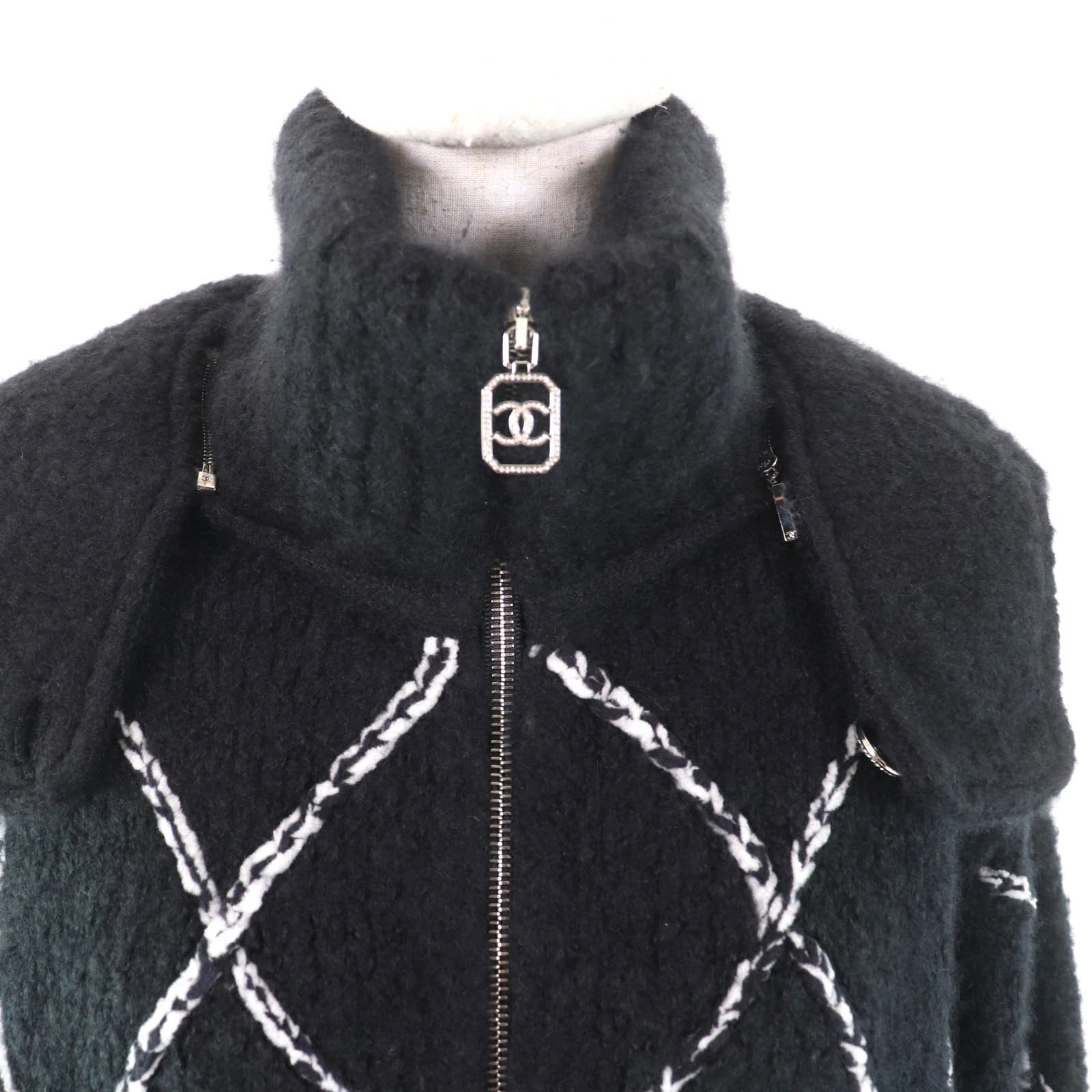 Giacca Chanel P74369 Cashmere con Strass Motivo Matelasse Zip Nero Um