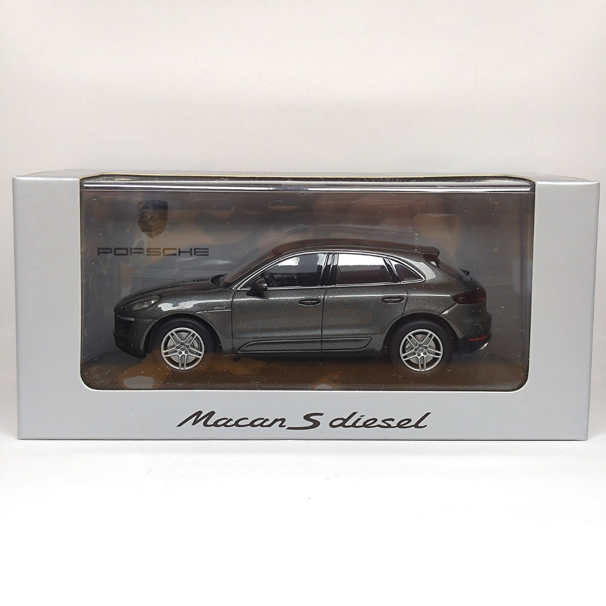 1/43 Porsche Macan turbo ミニカー チョークグレー 1/43 Porsche Macan turbo ミニカー チョークグレー